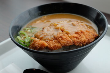 お昼ご飯　カツカレー丼