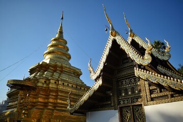 Fototapeta premium Golden pagoda of Wat Phra That Si Chom Thong Worawihan in Chom Thong District, Chiang Mai, THAILAND.