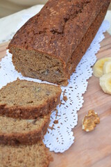 Budin de banana y nueces , budin, banana , fruta , dulce , fresca , blanda , suave, nueces, frutos secos, de estacion , saludable , sabroso, pasteleria, masa dulce, suave  , humedo, 
