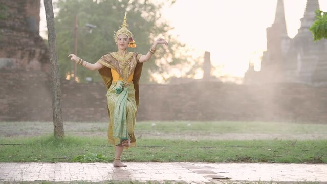 Khon, Is a classical Thai dance in mask. Except for this characters who weren't wearing masks. because she is the main actress of the story