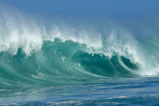 Large splashing breaking wave of Pacific Ocean
