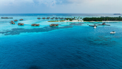 Maldives, North Male Atoll, Lankanfushi, Aerial view of Indian Ocean with tourist resort bungalows in background