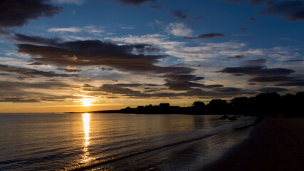 Obraz premium Sunset on Ramberg Beach, in the Lofoten Archipelago