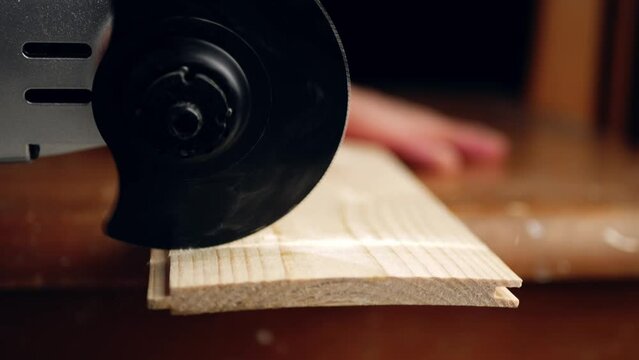 Using a power multi tool to saw wood