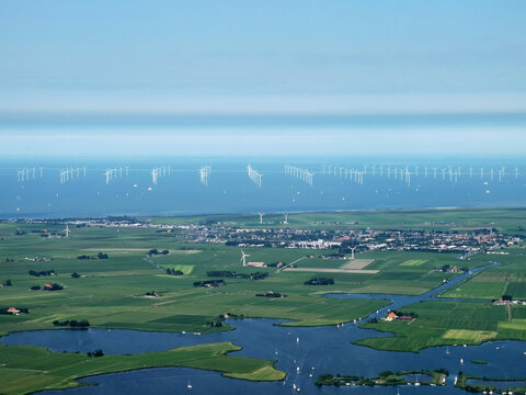 Windmolens op zee in Nederland