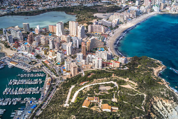 Obraz na płótnie Canvas view of the coast, beaches and sea of ​​the city of Calpe with its apartment buildings and hotels