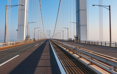 Fototapeta premium 早朝の瀬戸大橋 南備讃瀬戸大橋（香川県坂出市）