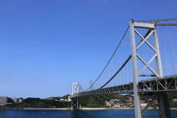 2022/8/7 サービスエリアから見上げた橋