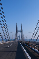 早朝の瀬戸大橋　櫃石島橋と岩黒島橋で2連の斜張橋