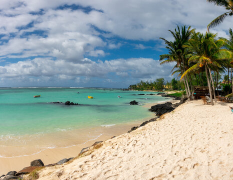 Beach with white sand on Mauritius east coast, Belle Mare © Tobias