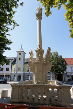 Die Dreifaltigkeitssäule von Neusiedl am See, Burgenland, Österreich