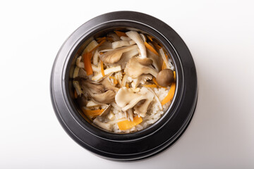 きのこの炊き込みご飯　(舞茸・しめじ)