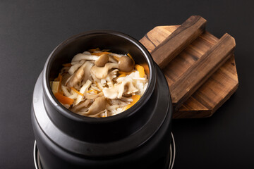 きのこの炊き込みご飯　(舞茸・しめじ)