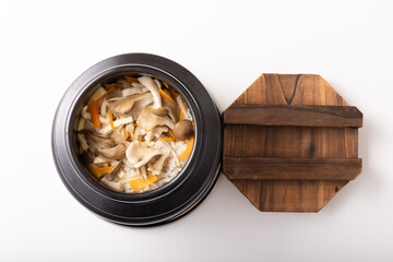 きのこの炊き込みご飯　(舞茸・しめじ)