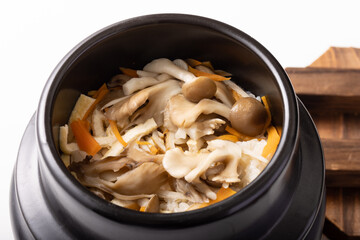 きのこの炊き込みご飯　(舞茸・しめじ)