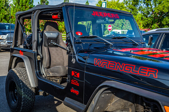 Modified Jeep Wrangler TJ Soft Top
