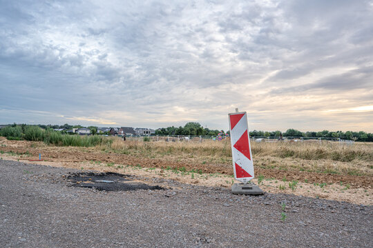 Leitbake an Baustelle und Stra&szlig;e