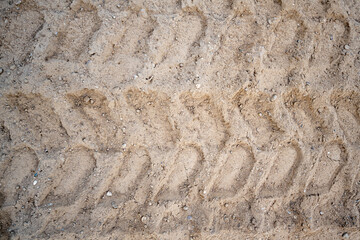 Baggerspuren im Sand