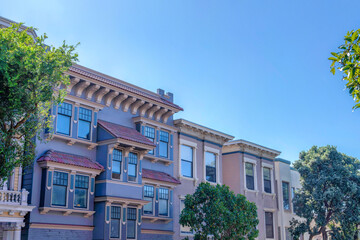 Naklejka premium Adjacent victorian houses at San Francisco, California