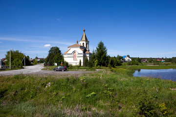 Church of St. Nicholas the Wonderworker on the bank of the pond. Nizhny Tagil. Sverdlovsk region. Russia - obrazy, fototapety, plakaty