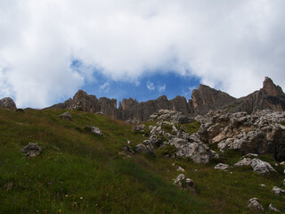 passeggiando in val di fassa, trentino alto adige, italia