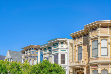 Neighborhood in San Francisco, CA with queen anne houses design