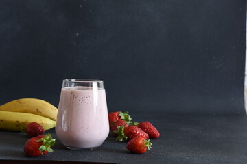 Malksheik. Strawberry smoothie with banana and yogurt. Detox menu.