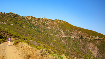 Woman hiking towards the tour de Madeloc