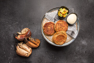 crab cakes with chopped vegetables and mayonnaise