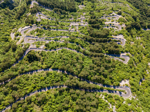 Serpentyny w Czarnog&oacute;rze