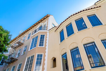 Fototapeta na wymiar Adjacent italianate residential buildings at San Francisco, CA