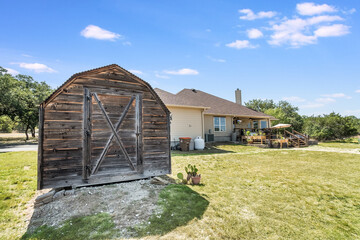 Obraz premium a shed on a farm 