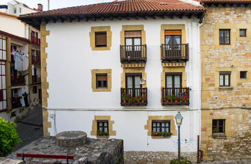 Fototapeta na wymiar Calles de Hondarribia, Guipuzcoa, España.