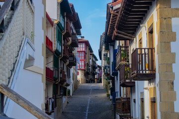 Fototapeta na wymiar Calles de Hondarribia, Guipuzcoa, España.