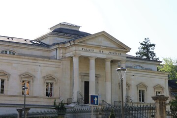 Obraz premium Le palais de justice, vue de l'extérieur, ville de Cahors, département du Lot, France