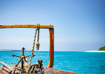 Boutre de Zanzibar dans la mer, ancre sur le bateau à Matemwe, Zanzibar, Tanzanie