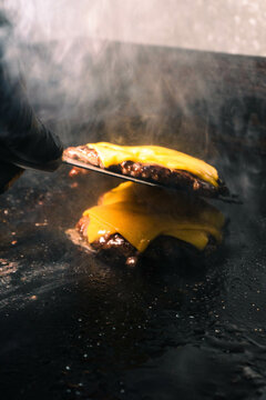 Chef Stacking Hamburguers Whit Cheese