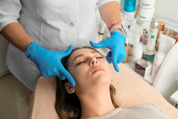 Injections in the face with pre-marking