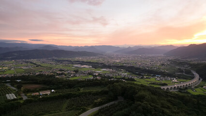 Fototapeta premium 日本の田舎町 信州上田の町並みの夕景を空撮