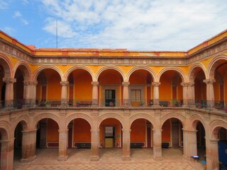 Fototapeta na wymiar traditional colonial building in Queretaro, mexico
