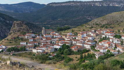 Fototapeta na wymiar Beautiful village in the mountains with white houses called huelamo, Spain