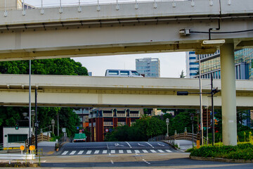 赤坂見附の交差点から紀尾井町方面を望む