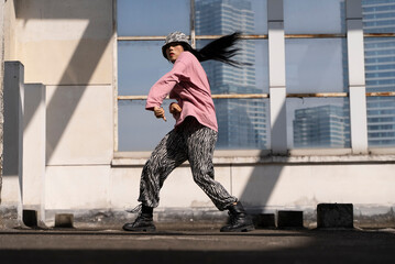young woman hip hop dance on the roof