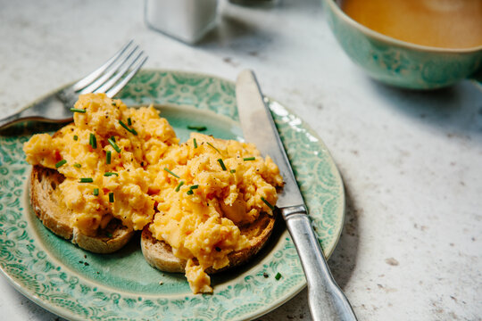 Scrambled eggs on toast