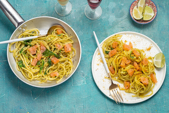 Homemade Spaghetti with raw Salmon and fish eggs