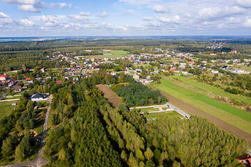 Luftaufnahme von einem Dorf in Polen in der Nähe Czestochowa