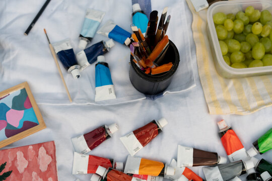 Paint brush and temperas