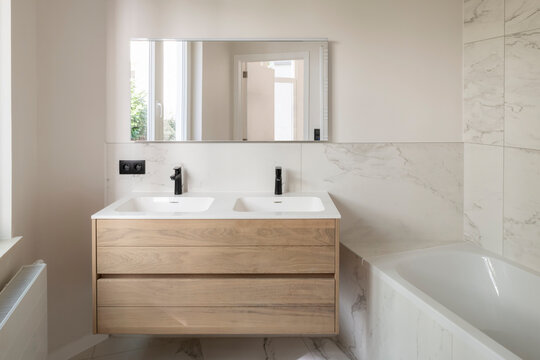 sink and bathtub