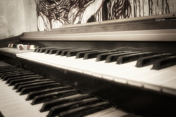 Klavier - Piano - Piano keys close up - Verlassener Ort - Urbex / Urbexing - Lost Place - Artwork -...