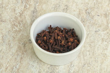 Dry Clove aroma in the bowl